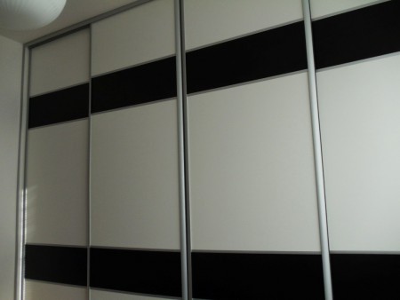 biela a čierna perlička